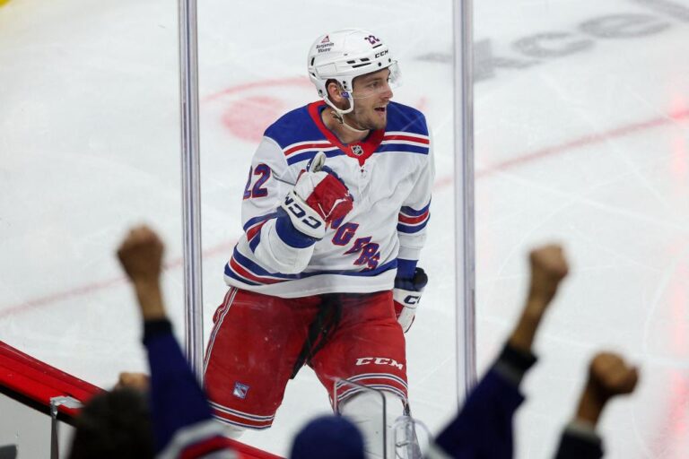 new-york-rangers-center-jonny-100436095.jpg